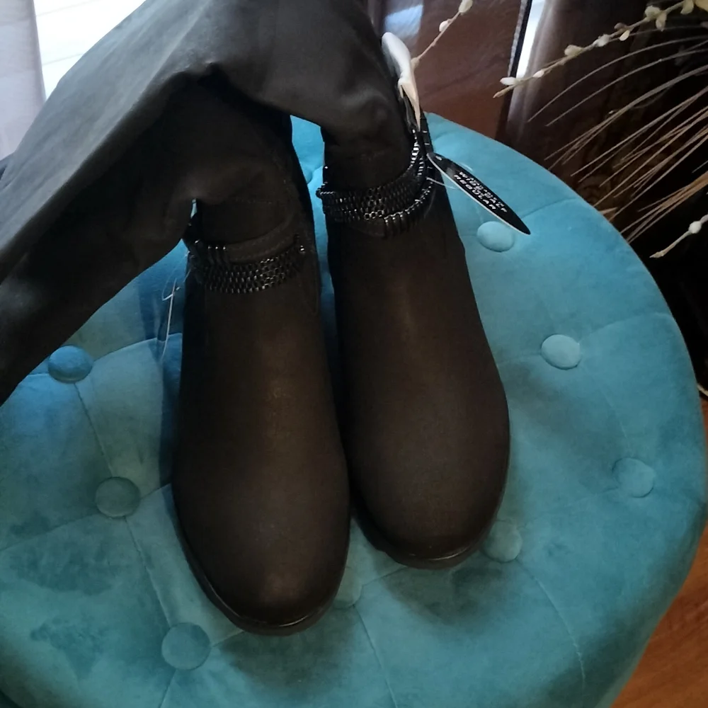 Women's Wide-Calf Boots - Picture 3 of 8